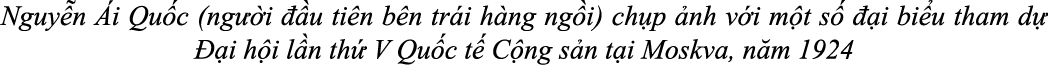 Nguy n i Qu c (ng  i   u ti n b n tr i h ng ng i) ch p  nh v i m t s    i bi u tham d    i h i l n th  V Qu c t  C n...