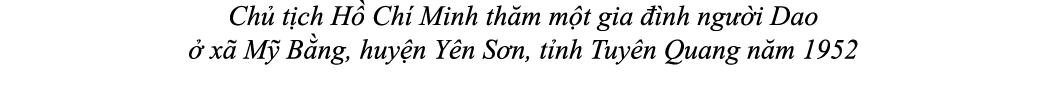 Ch t ch H  Ch  Minh th m m t gia   nh ng  i Dao   x  M  B ng, huy n Y n S n, t nh Tuy n Quang n m 1952