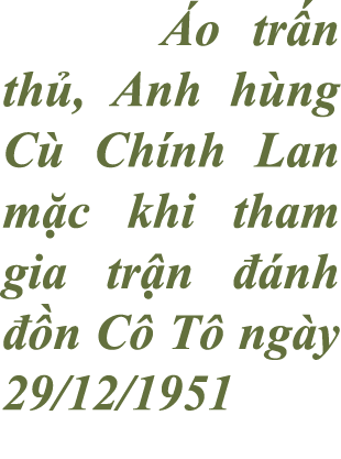  o tr n th , Anh h ng C  Ch nh Lan m c khi tham gia tr n   nh   n C  T  ng y 29/12/1951